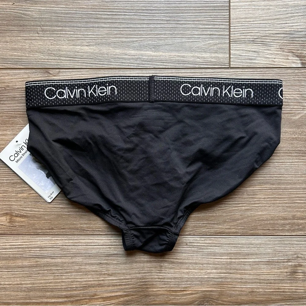 Calvin Klein | Low Rise Micro Stretch Cooling Hip Brief in Black (Small)